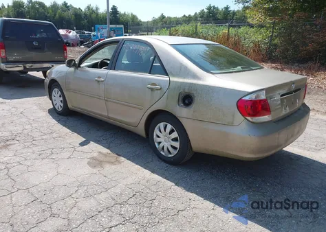 2005 Toyota Camry Le z USA, uszkodzony, nr VIN 4T1BE30KX5U088015
